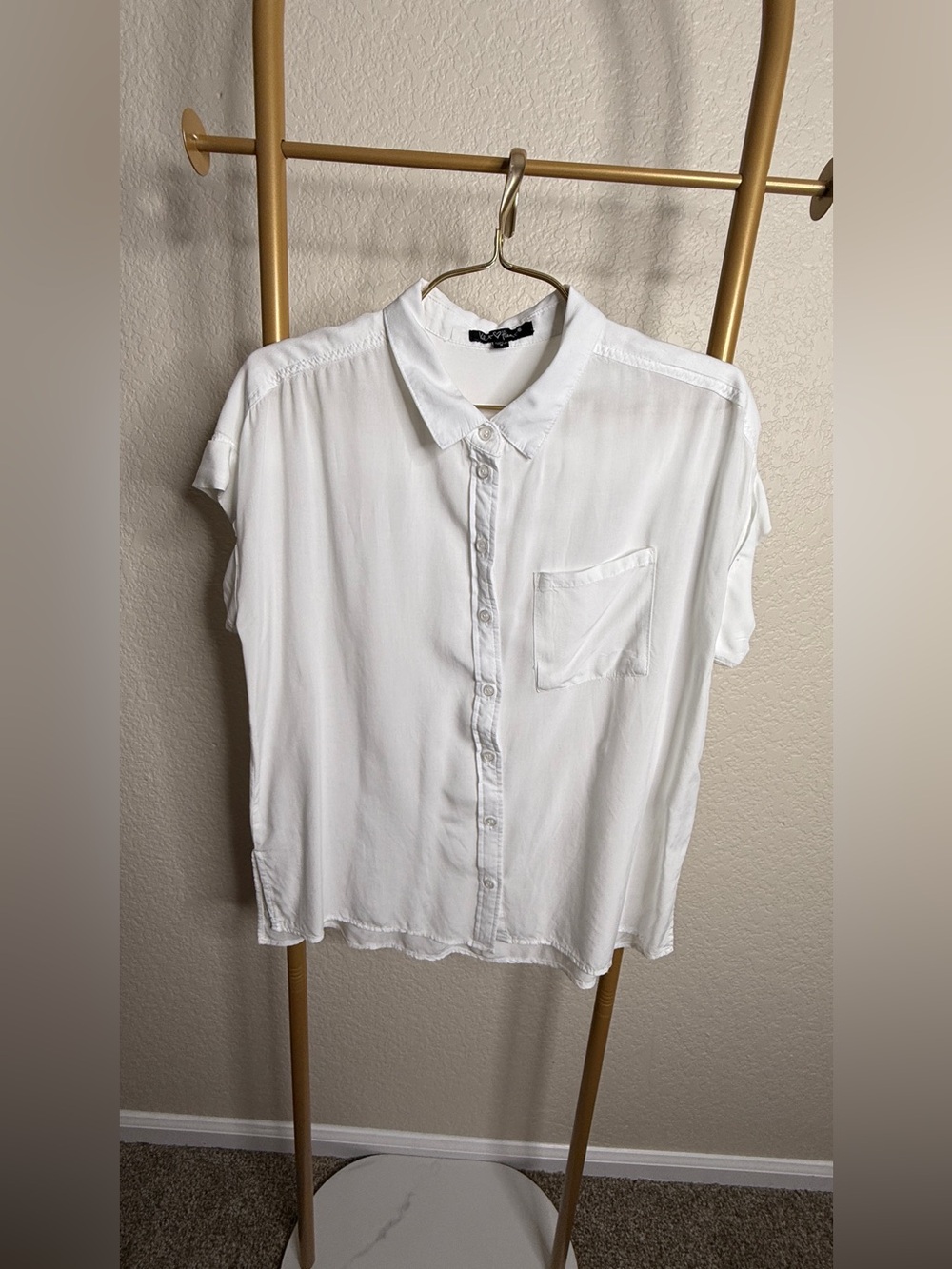 Velvet Heart White Short-Sleeve Button Down Shirt